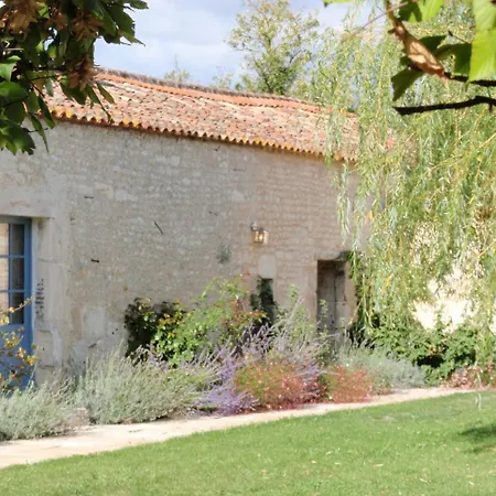 Le Portail En Marais Poitevin - Logis D'exception - Jacuzzi Privatif Maison d'hôtes Moreilles