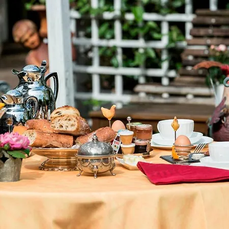 Demeures Et Chateaux - Le Portail En Marais Poitevin Moreilles