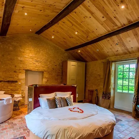 Le Portail En Marais Poitevin - Logis D'exception - Jacuzzi Privatif Maison d'hôtes Moreilles