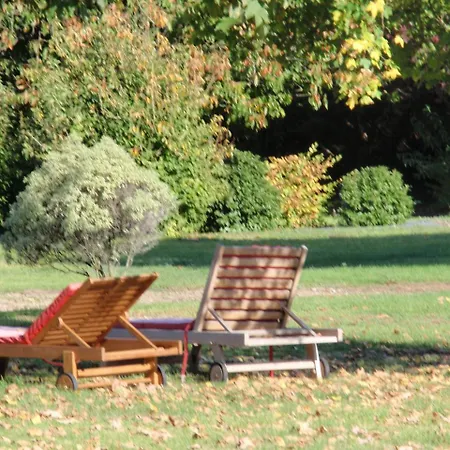 Demeures Et Chateaux - Le Portail En Marais Poitevin Penzion 4*