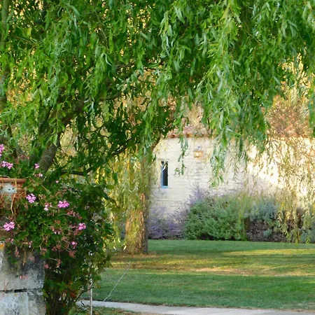Demeures Et Chateaux - Le Portail En Marais Poitevin Penzion 4*