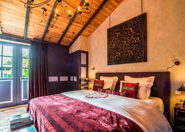 Le Portail En Marais Poitevin - Logis D'exception - Jacuzzi Privatif Maison d'hôtes Moreilles