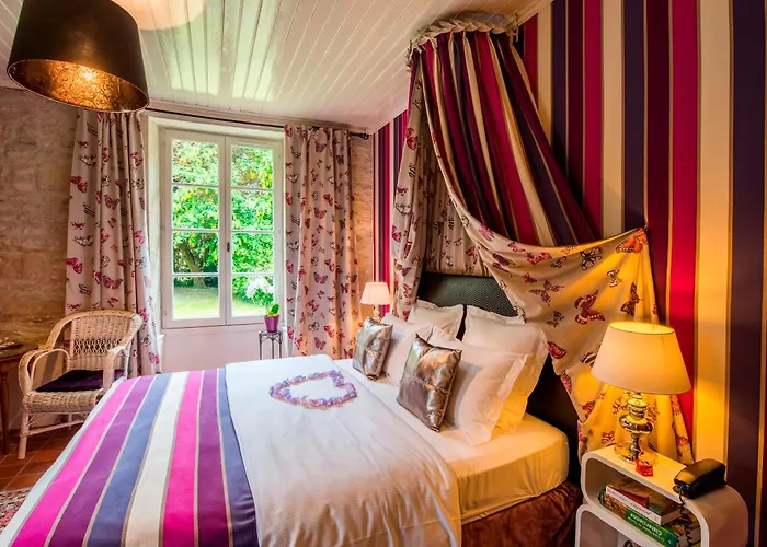 Maison d'hôtes Le Portail En Marais Poitevin - Logis D'exception - Jacuzzi Privatif 4*