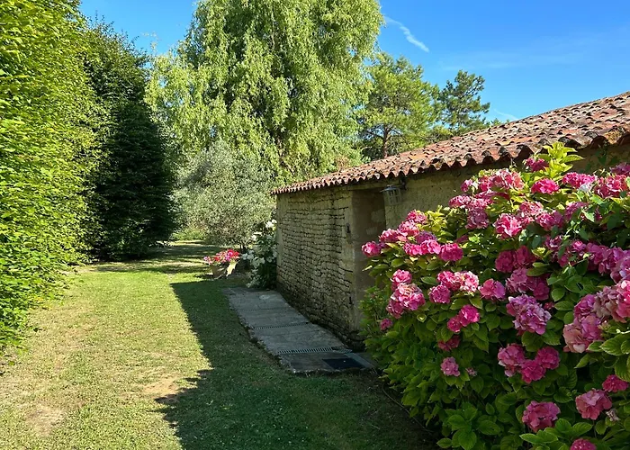 Le Portail En Marais Poitevin - Logis D'exception - Jacuzzi Privatif Maison d'hôtes Moreilles