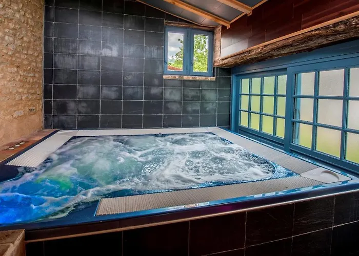 Maison d'hôtes Le Portail En Marais Poitevin - Logis D'exception - Jacuzzi Privatif 4*