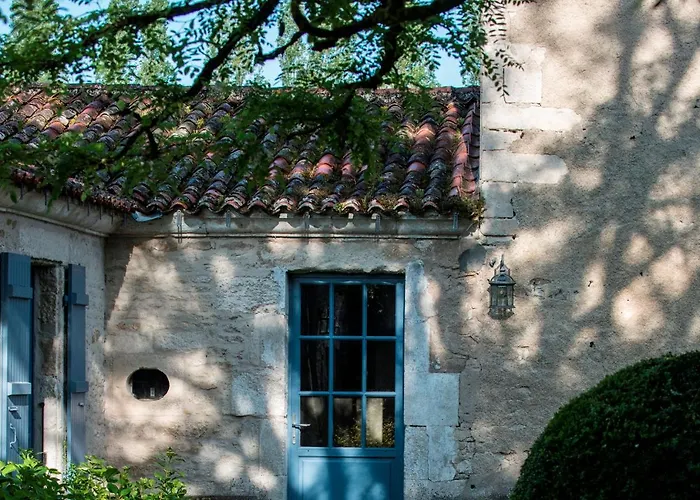 Maison d'hôtes Le Portail En Marais Poitevin - Logis D'exception - Jacuzzi Privatif 4*