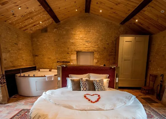 Le Portail En Marais Poitevin - Logis D'exception - Jacuzzi Privatif Maison d'hôtes 4*